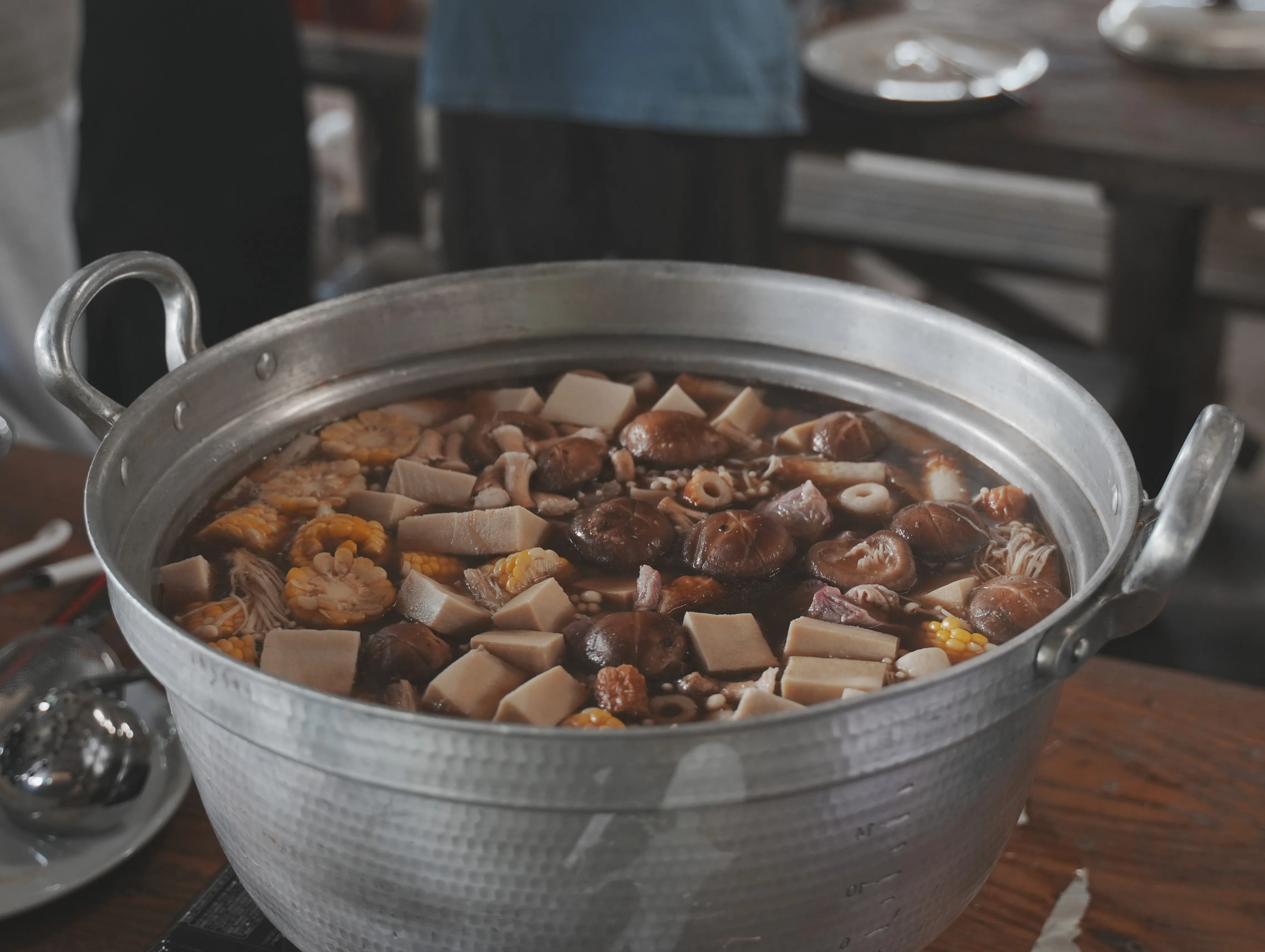 開一鍋羊肉爐，餐桌上兩個岡山的對話——我們把台灣味帶進日本現場｜台日地方創生紀實07